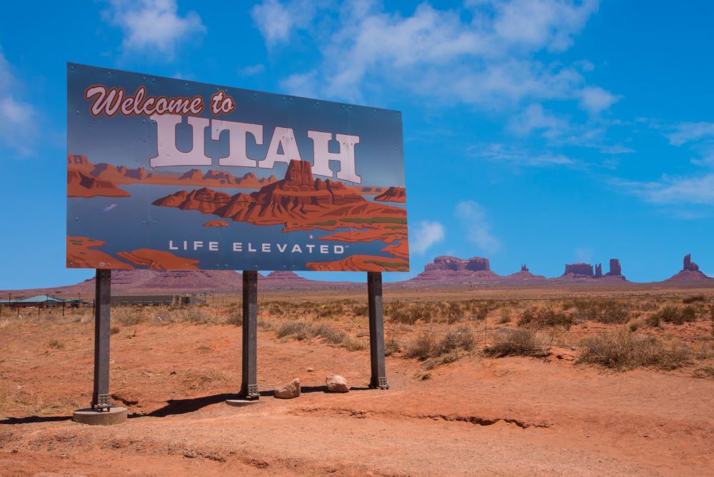 A highway sign that says Welcome to Utah